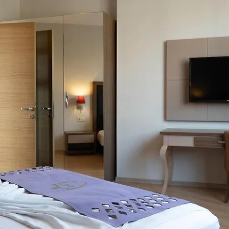 Hotel apartamentowy Ladies (adults Only)