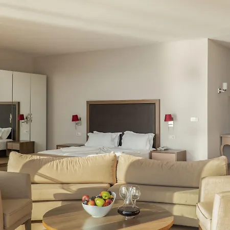 Ladies Aparthotel 5*